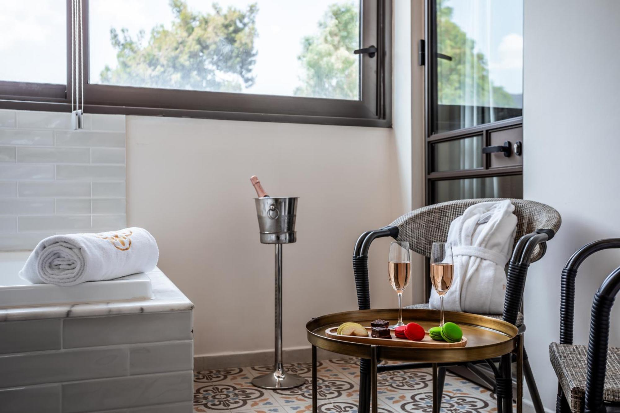 Edmond Luxury Hotel & Spa 罗什平纳 外观 照片